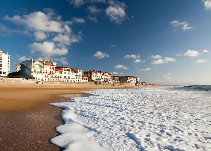 Appartement Les Basques, Vue Et Acces Directe à La Plage, Immense Terrasse, Place Des Landais Hossegor, Quartier Très Animé, Idéal Pour Un Entre Amis