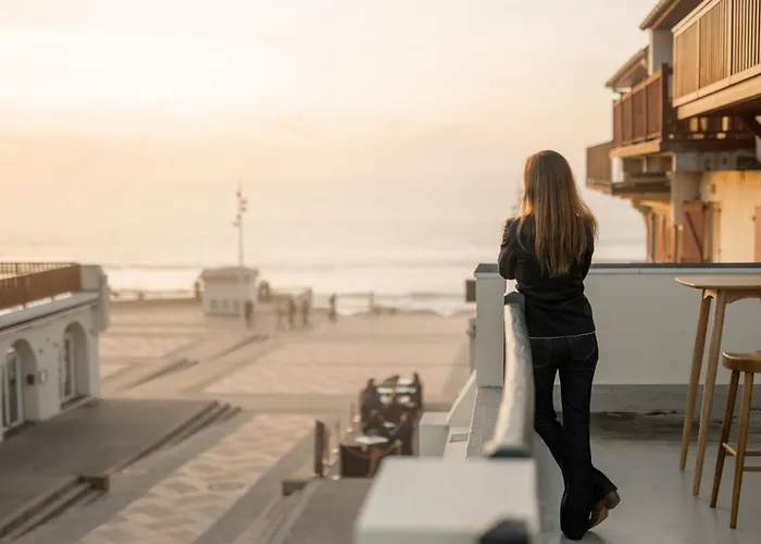 Appartement Les Basques, Vue Et Acces Directe à La Plage, Immense Terrasse, Place Des Landais Hossegor, Quartier Très Animé, Idéal Pour Un Entre Amis