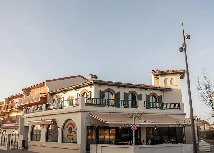 Appartement Les Basques, Vue Et Acces Directe à La Plage, Immense Terrasse, Place Des Landais Hossegor, Quartier Très Animé, Idéal Pour Un Entre Amis *