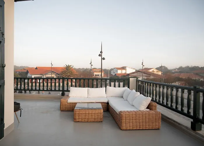 Appartement Les Basques, Vue Et Acces Directe à La Plage, Immense Terrasse, Place Des Landais Hossegor, Quartier Très Animé, Idéal Pour Un Entre Amis *
